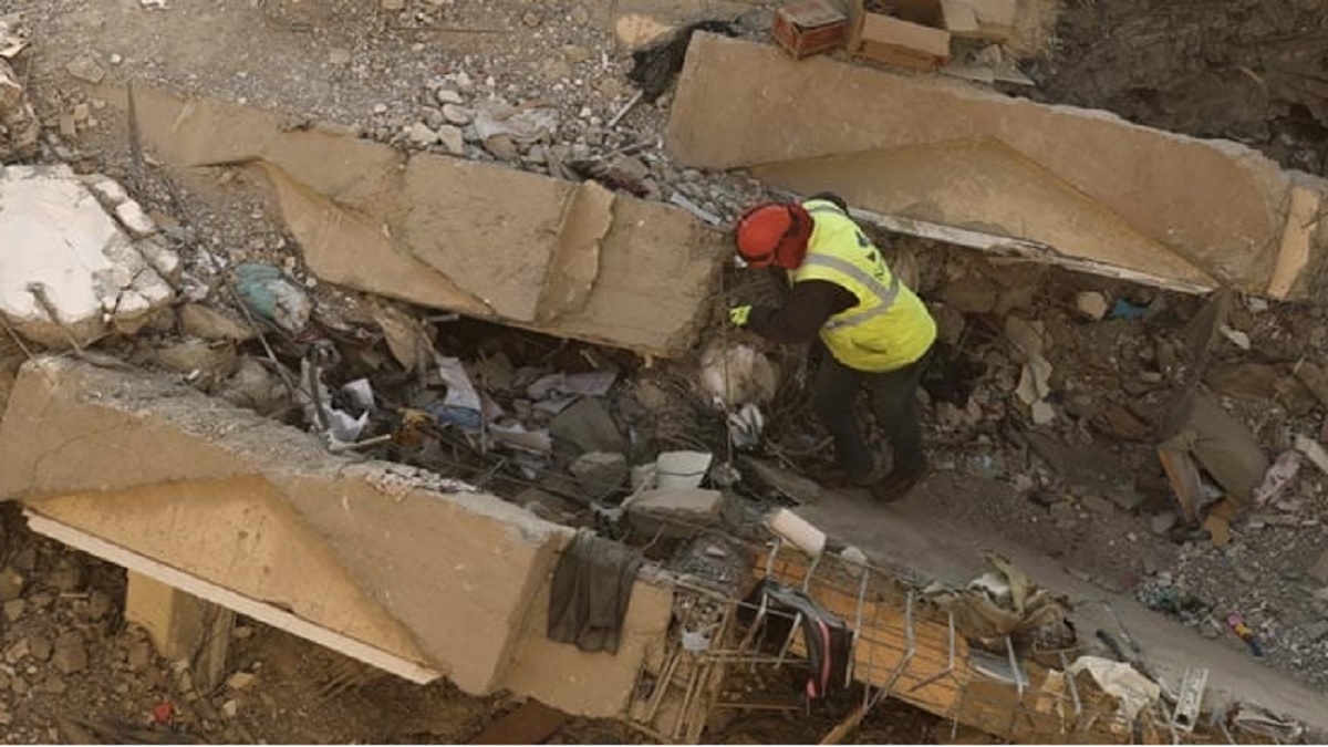 ভূমিকম্পের ১২২ ঘণ্টা পর ধ্বংস্তুপের নিচ থেকে জীবিত উদ্ধার নারী