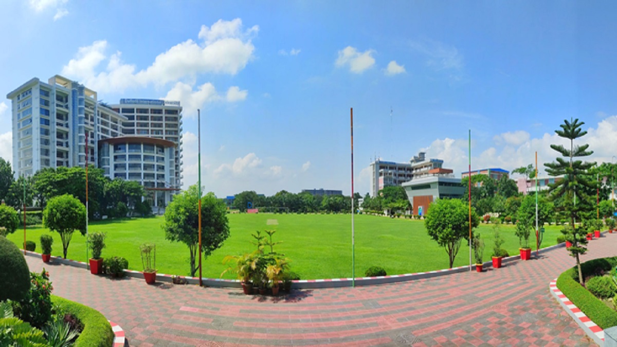 সাভারে ড্যাফোডিলের শিক্ষার্থীদের সাথে স্থানীয়দের ধাওয়া-পাল্টাধাওয়া, গাড়ি-দোকানপাট ভাঙচুর