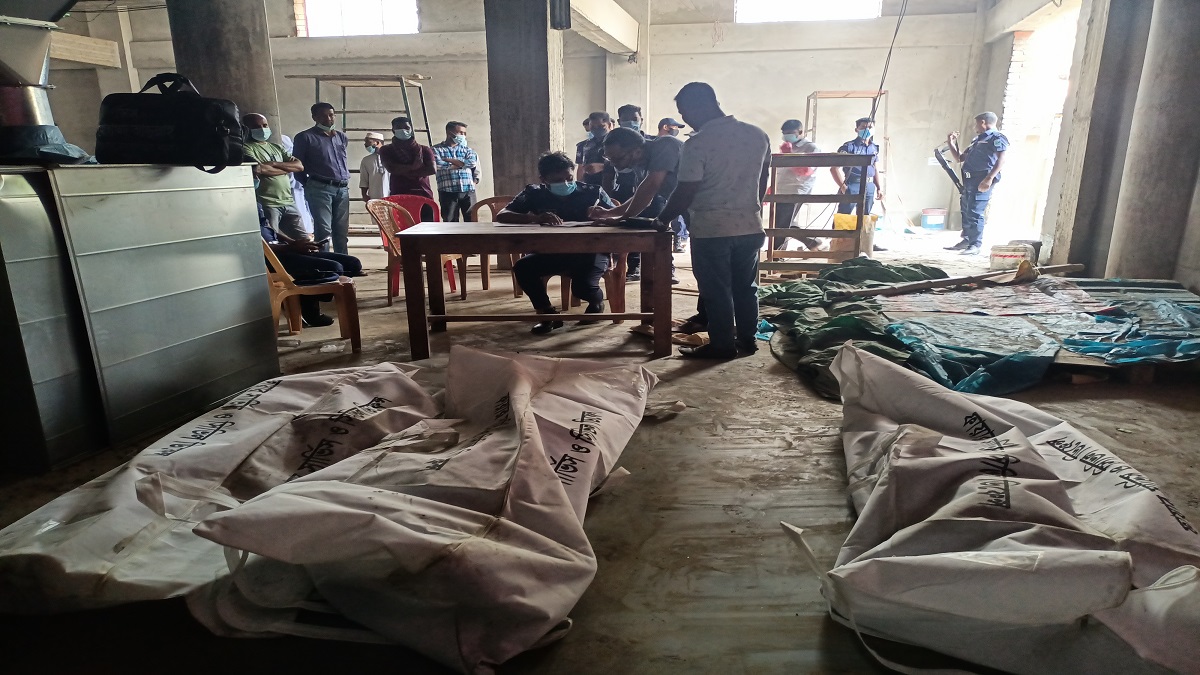 গাজীপুরে বিদ্যুৎস্পৃষ্ট হয়ে তিন শ্রমিকের মৃত্যু