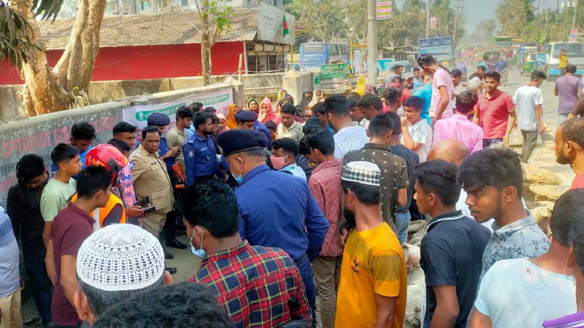 নোয়াখালীতে ড্রেনের ভেতর মিললো বৃদ্ধের লাশ