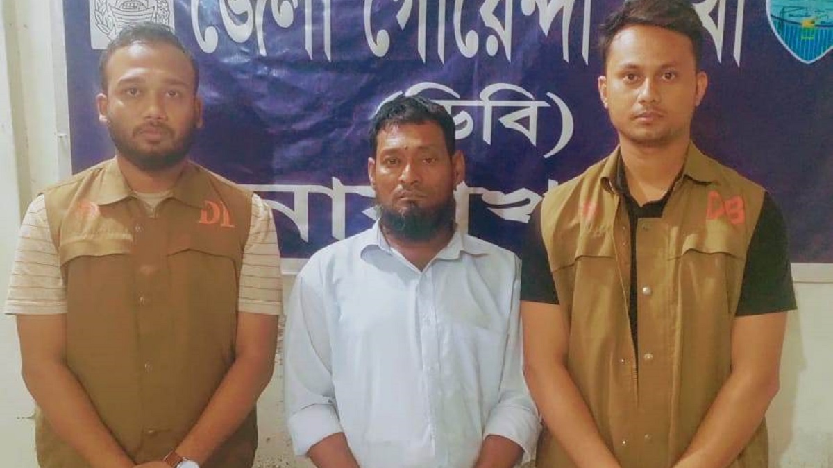 ডিবির ফাঁদে আটকা পড়লো নোয়াখালীর জিনের বাদশা!