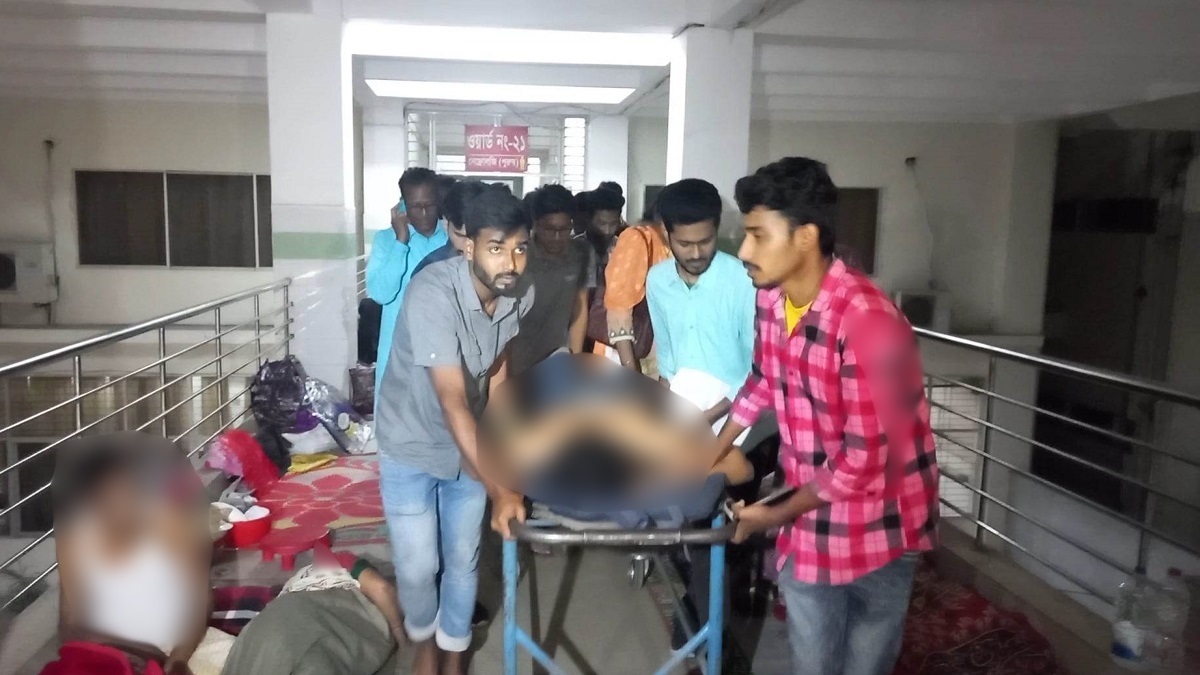ছিনতাইকারীর ছুরিকাঘাতে গুরুতর আহত রাবি শিক্ষার্থী