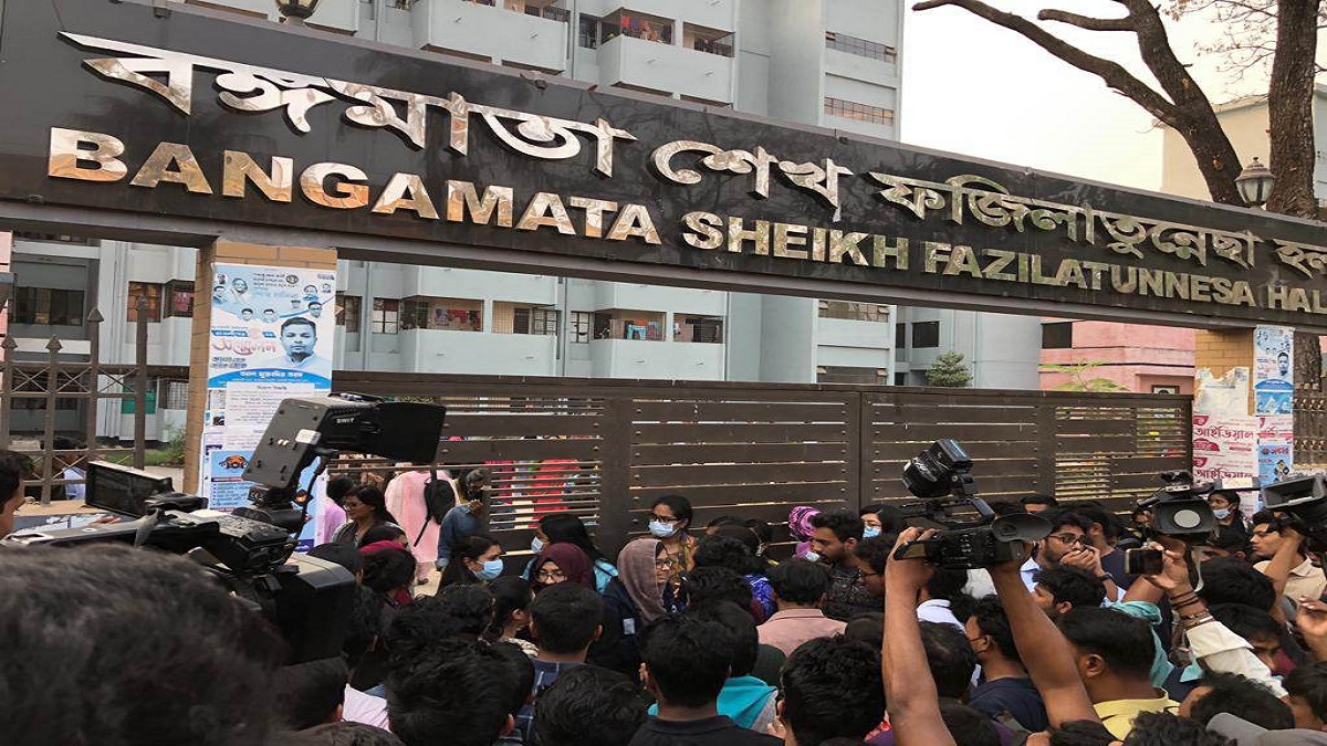 রাবিতে শিক্ষার্থীদের প্রতিরোধের মুখে ছাত্র উপদেষ্টা