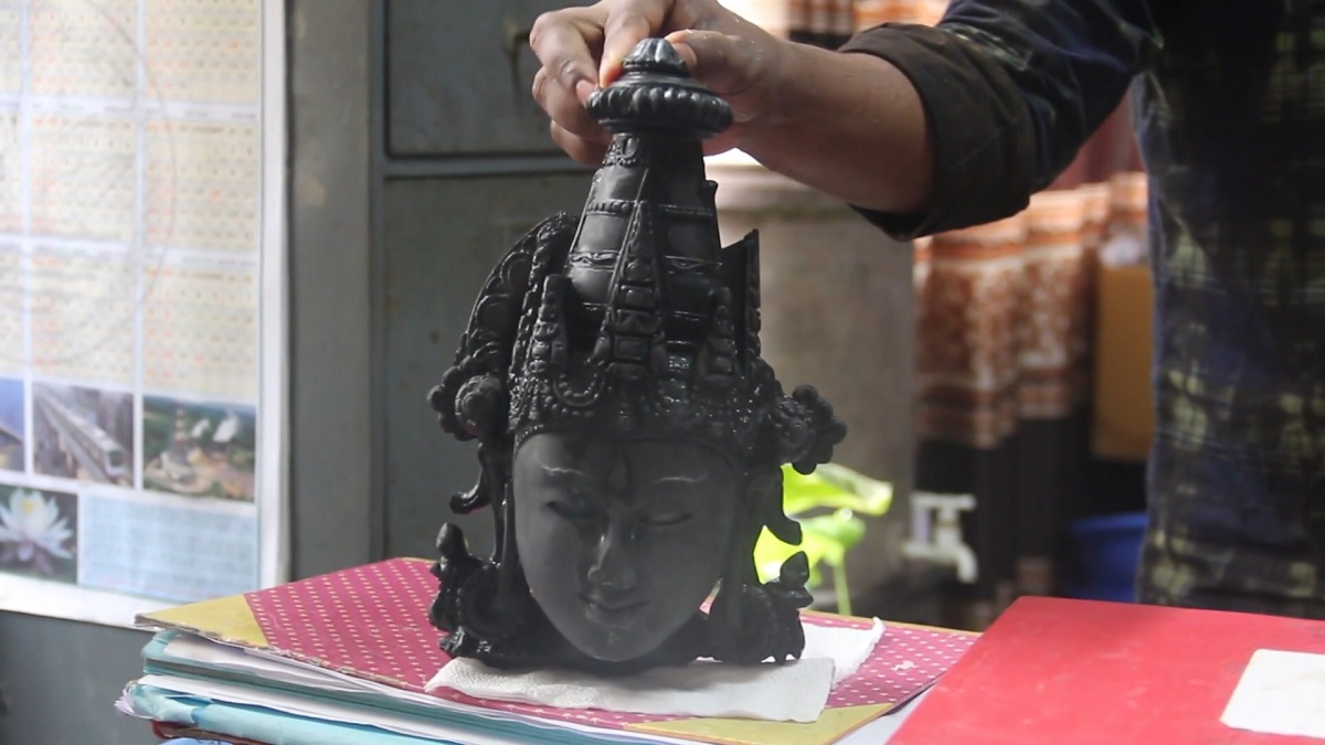 রাজা বল্লাল সেনের দীঘিতে মিললো কষ্টি পাথরের মূর্তি