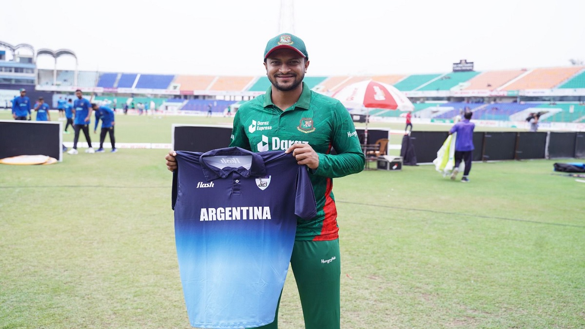 সাকিবকে জার্সি পাঠিয়েছেন আর্জেন্টিনার ক্রিকেট অধিনায়ক
