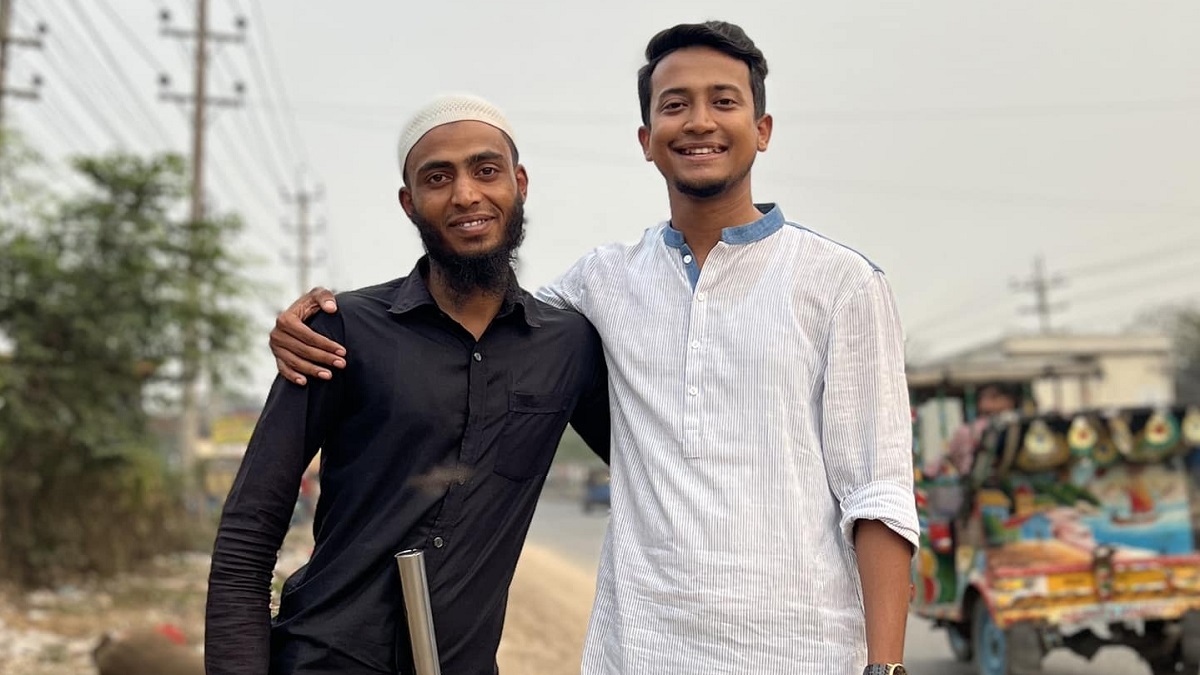 নামাজ পড়তে গিয়ে অটোরিকশা হারানো রশিদের পাশে তাসরিফ