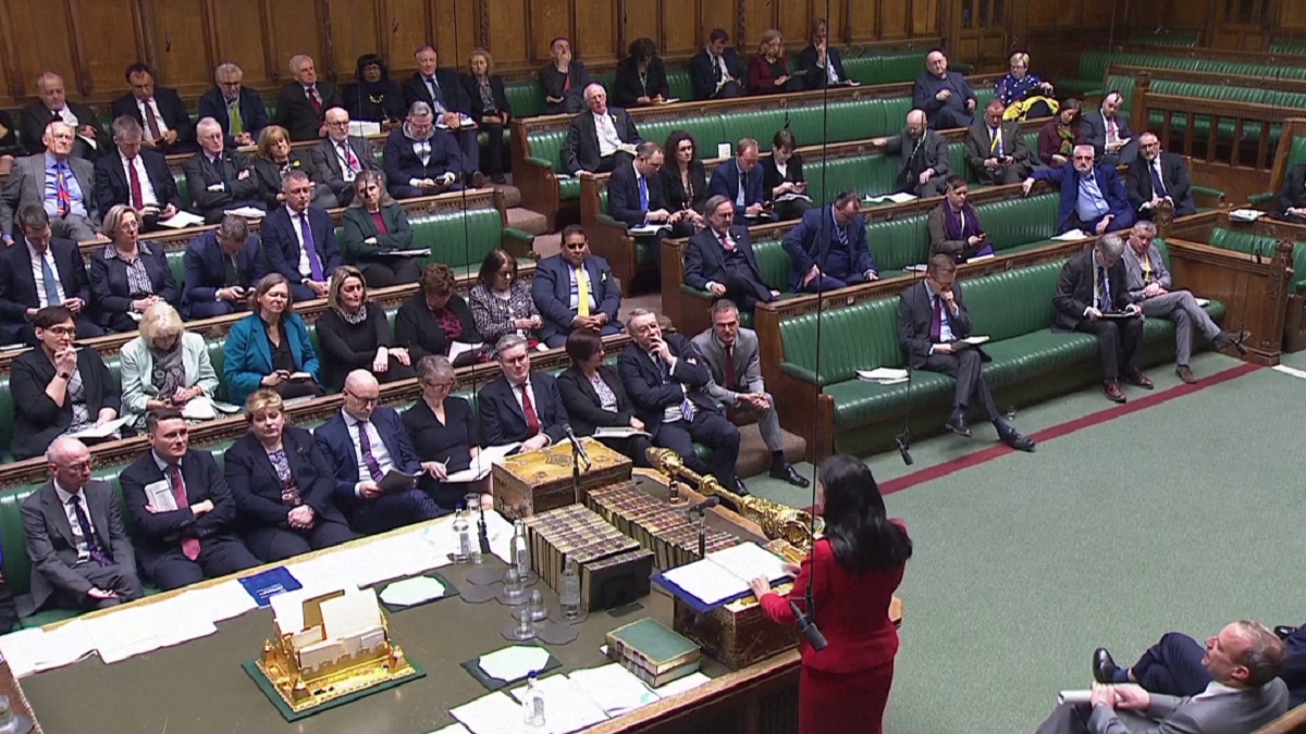 নতুন আইনে অভিবাসীদের বিরুদ্ধে কঠোর হচ্ছে যুক্তরাজ্য