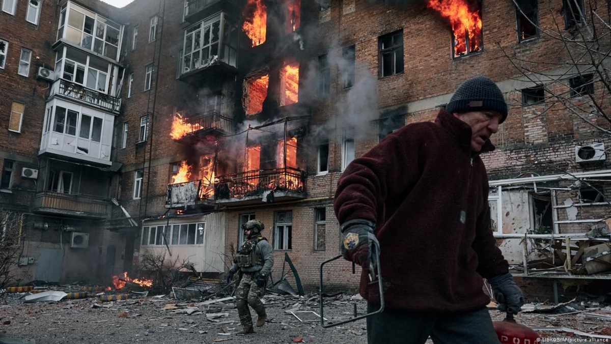 বাখমুত দখলে মরিয়া রাশিয়া ছুঁড়ছে বোমা-মিসাইল