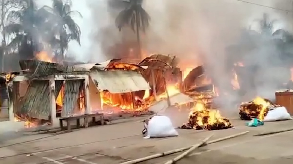 থানচির বলিপাড়া বাজারে আগুন, পুড়লো ৫০টি দোকান