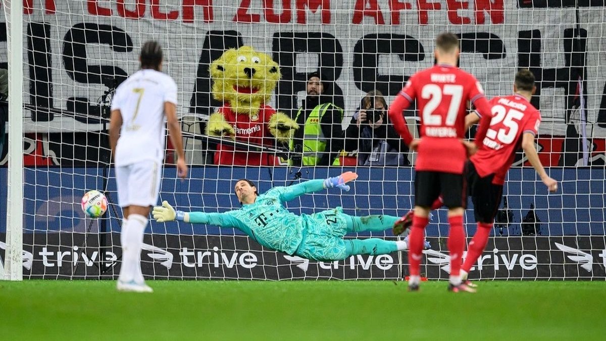 আর্জেন্টাইন খেলোয়াড় পালাসিওসের জোড়া গোলে বায়ার্নের হার