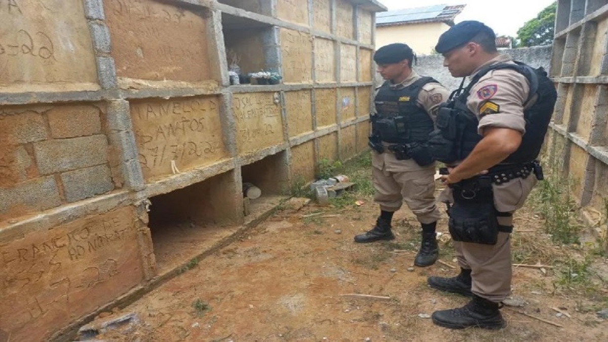 কবরের ভেতরে কান্নার আওয়াজ, জীবিত উদ্ধার করা হলো নারীকে!