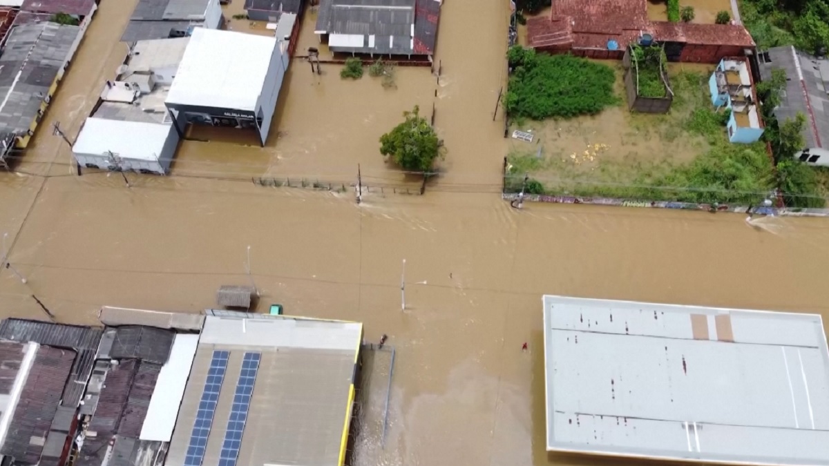 ভয়াবহ বন্যায় বিপর্যস্ত ব্রাজিল