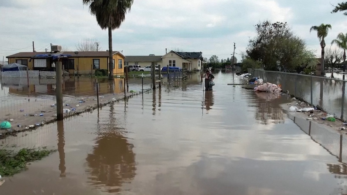 প্রাকৃতিক দুর্যোগে ক্যালিফোর্নিয়ার ৩৫টি শহরে জারি জরুরি সতর্কতা