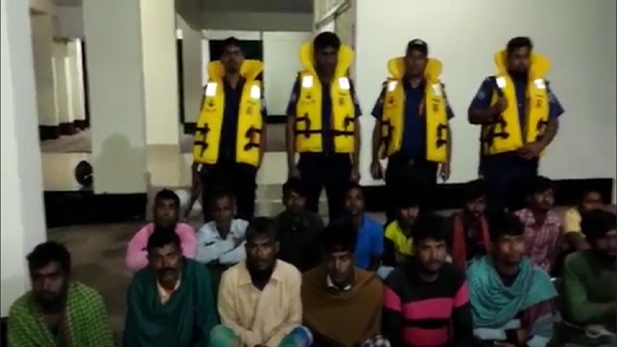 চাঁদপুরে জাটকা ধরার অভিযোগে ২৭ জেলে আটক