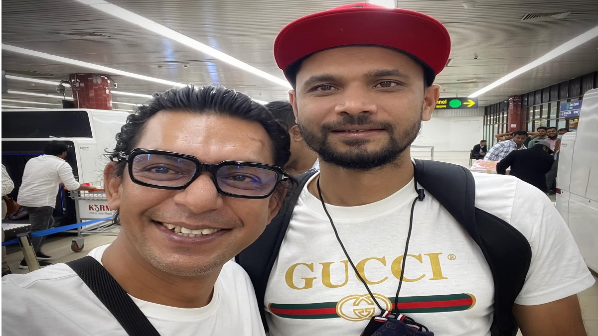 ‘এইতো সেদিন এয়ারপোর্টে হঠাৎ দেখা’