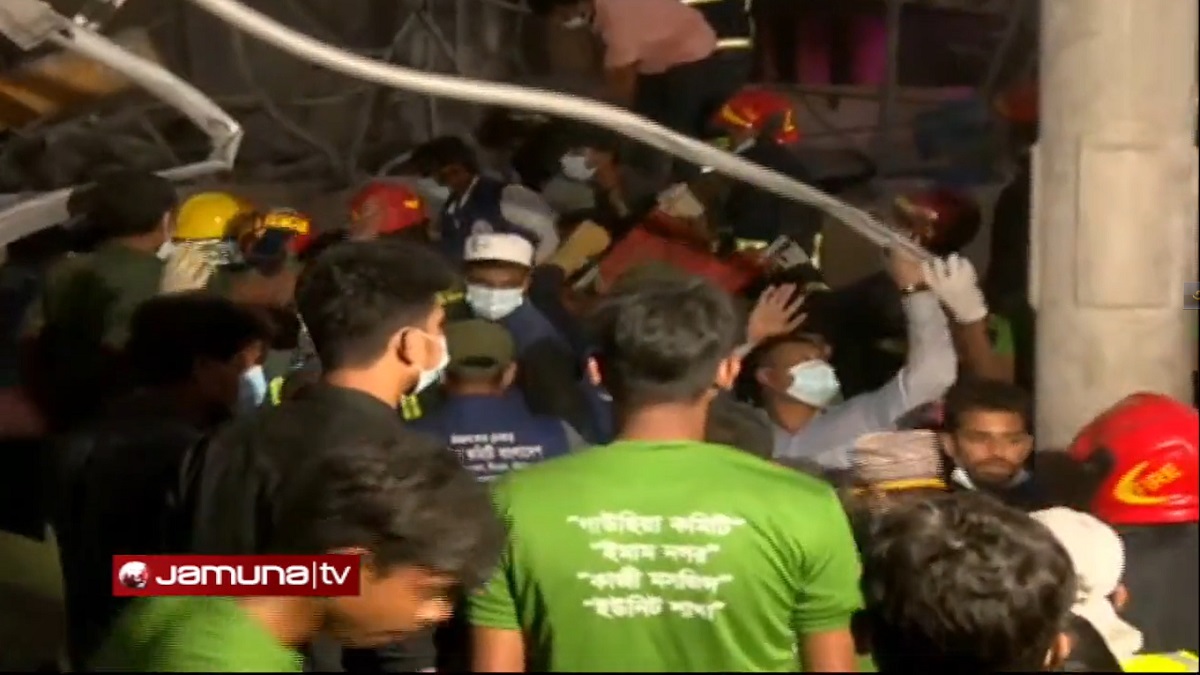 সীতাকুণ্ডে অক্সিজেন প্ল্যান্ট বিস্ফোরণ, পরিস্থিতি নিয়ন্ত্রণে যোগ দিচ্ছে সেনাবাহিনী