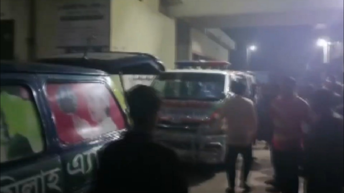 শিক্ষার্থীকে শ্লীলতাহানির চেষ্টার অভিযোগে প্রধান শিক্ষক অবরুদ্ধ, ৩ পুলিশসহ আহত অন্তত ১৫