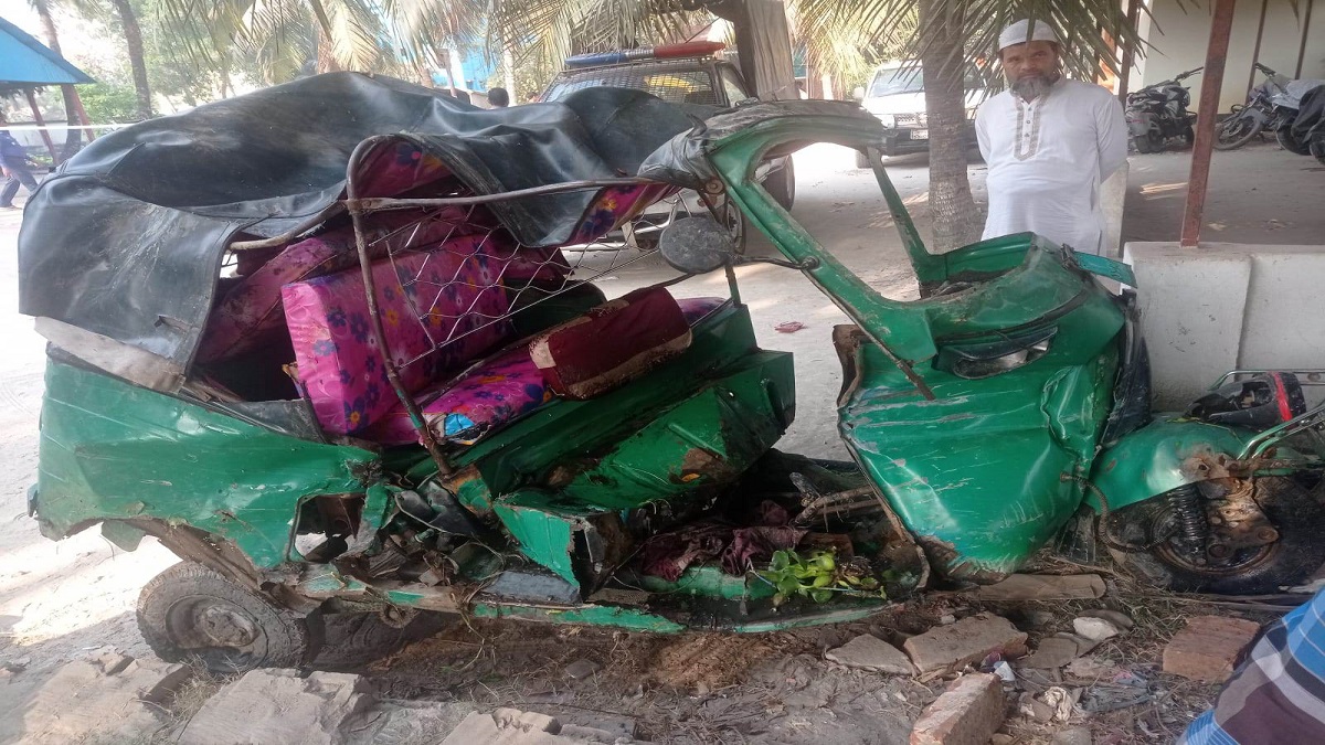 নোয়াখালীতে পিকআপ ভ্যানের ধাক্কায় ব্যবসায়ীর মৃত্যু