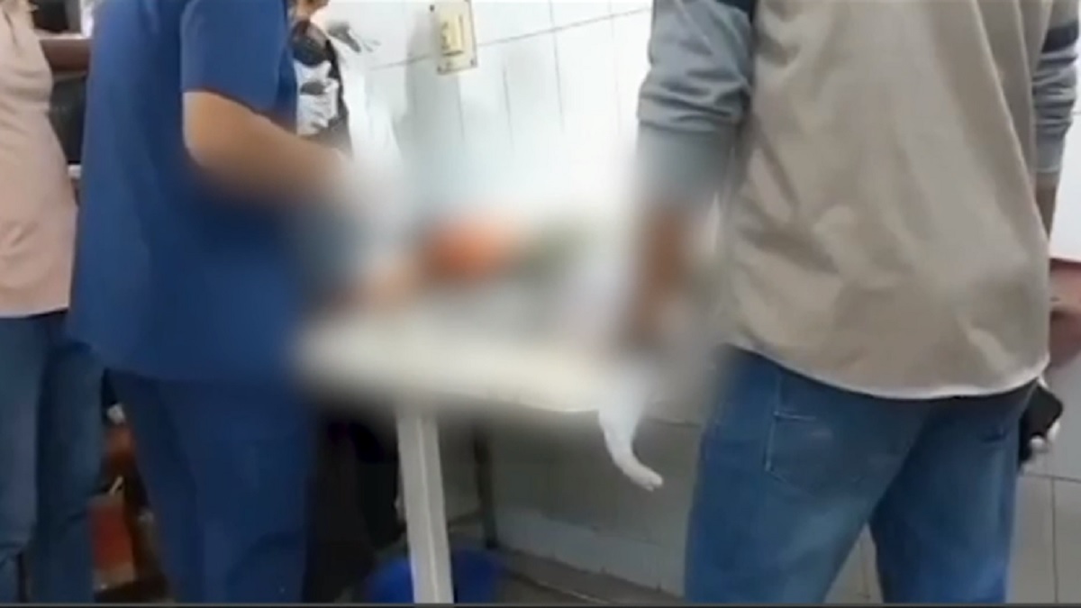 রাজধানীর ডেমরায় প্রেম সংক্রান্ত দ্বন্দ্বে দুই যুবককে কুপিয়ে জখম