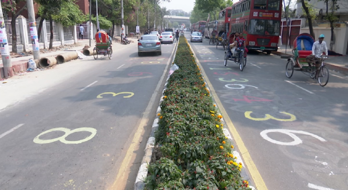 ঢাবিতে তিন কিলোমিটার সড়কজুড়ে ‘পাই’ এর মান