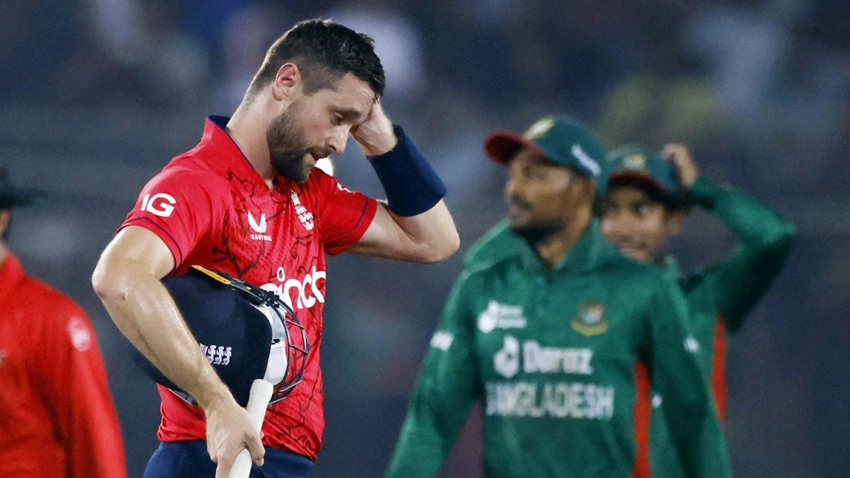 হোয়াইটওয়াশ হয়ে ইংলিশ গণমাধ্যমে তুলোধুনো বাটলার বাহিনী