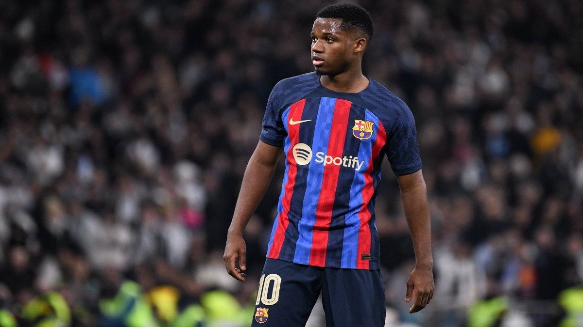 ফাতিকে নিয়মিত না খেলানোয় বার্সাকে হুমকি দিলো তার বাবা