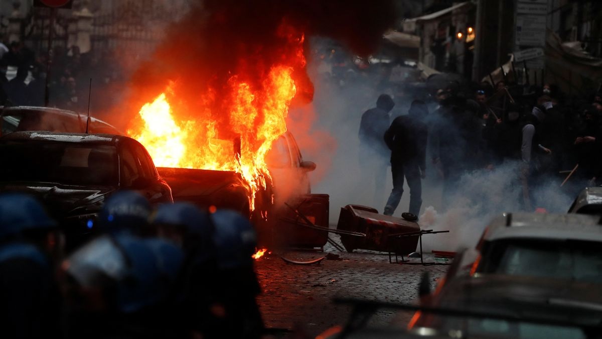 চ্যাম্পিয়নস লিগে ম্যাচের আগে পুলিশের সঙ্গে ফ্র্যাঙ্কফুর্ট সমর্থকদের দাঙ্গা