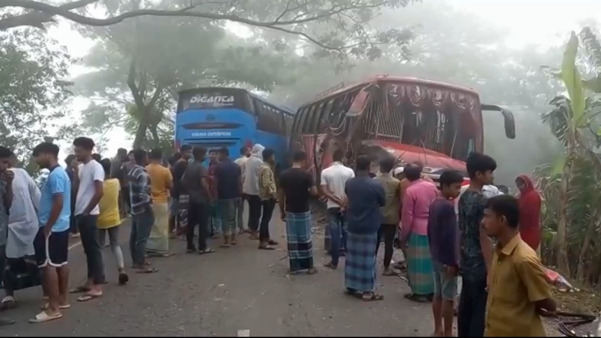 গোপালগঞ্জে দুই বাসের মুখোমুখি সংঘর্ষ, আহত ২০