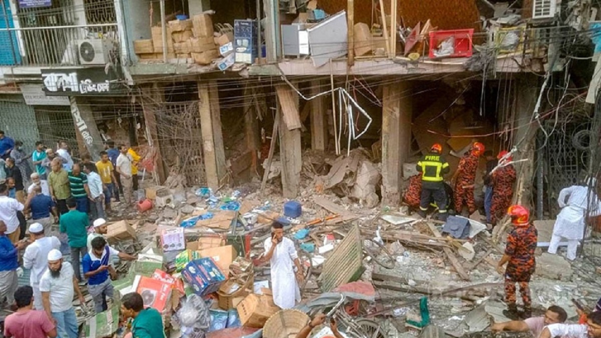 গুলিস্তানে বিস্ফোরণ: বেজমেন্টে থাকা হোটেল-মার্কেটে জরিপ চালাবে রাজউক