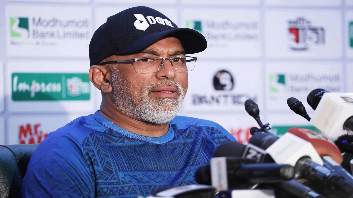 এমন সবুজ উইকেট আমাদের ফাস্ট বোলারদের প্রাপ্য: হাথুরুসিংহে