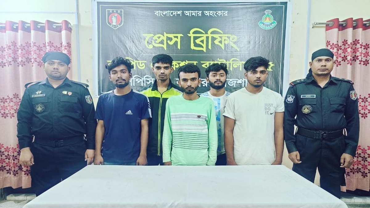 নাটোরে ইমো হ্যাকিং চক্রের ৫ সদস্য গ্রেফতার