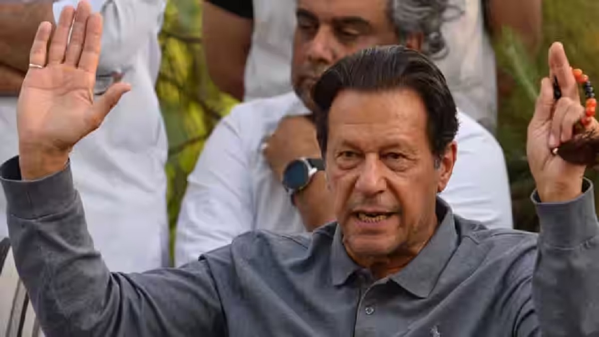 ইমরান খানের গ্রেফতারি পরোয়ানা স্থগিত