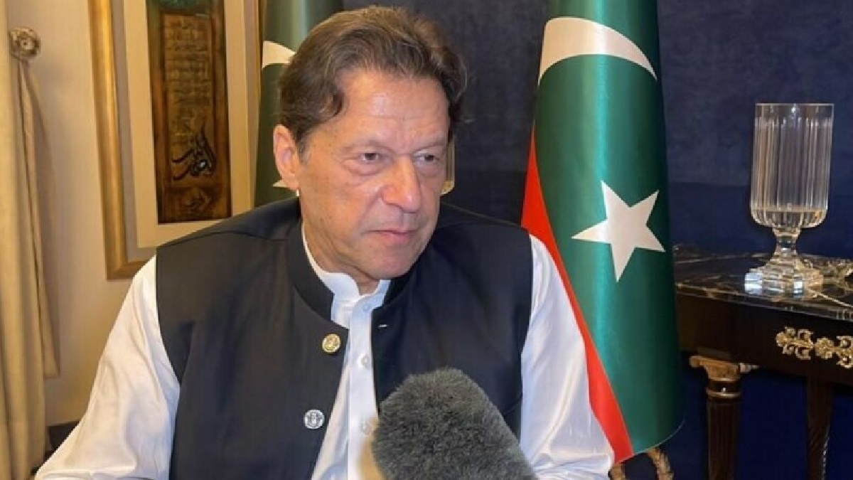 আত্মসমর্পণ করলে গ্রেফতার এড়াতে পারবেন ইমরান: আদালত