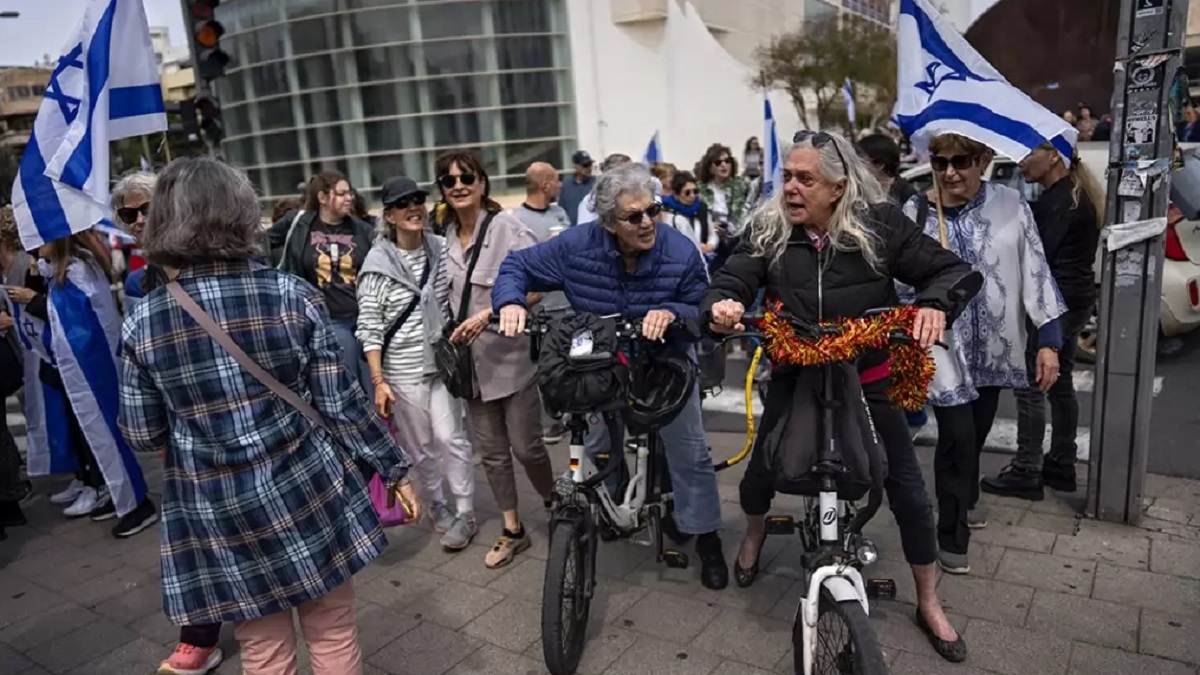 নেতানিয়াহু সরকারের বিরুদ্ধে রাস্তায় প্রবীণ নারীও, ইসরায়েলে আন্দোলন আরও জোরদার