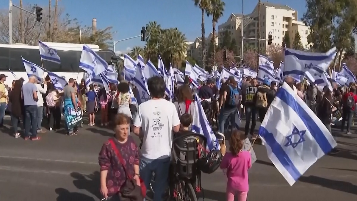 বিক্ষোভে উত্তাল ইসরায়েল, নেতানিয়াহুর গাড়িবহর আটকানোর পরিকল্পনা