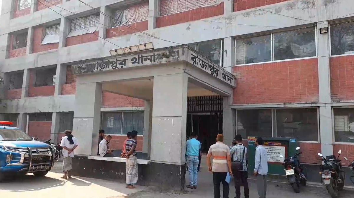 হাত-পা বেঁধে স্বামীকে গলাকেটে হত্যা