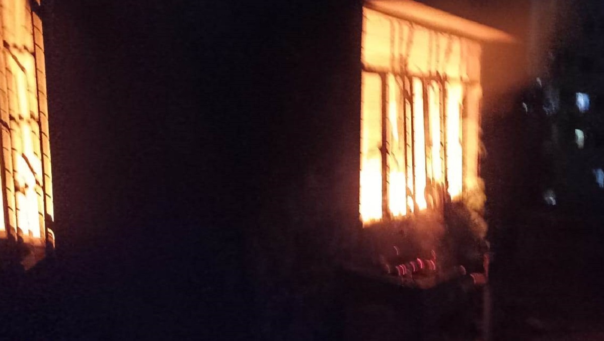 খিলগাঁওয়ে বহুতল আবাসিক ভবনে আগুন, নিহত ১