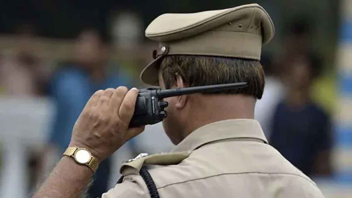 লখনৌতে কারাবন্দিকে নিয়ে শপিংমলে বেড়াতে গেল পুলিশ