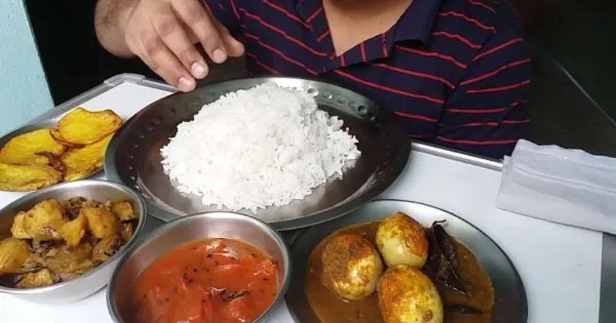 দুপুরে ভাত খাওয়ার পরেই ঘুম আসে কেন?