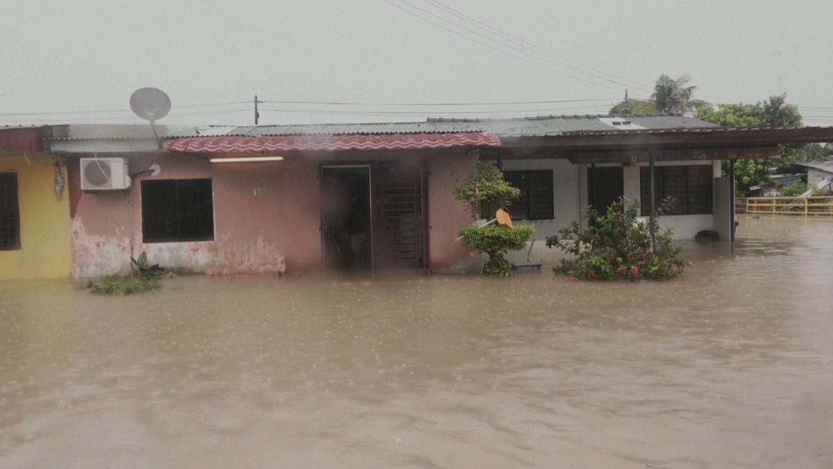 মালয়েশিয়ায় বন্যা পরিস্থিতির আরও অবনতি, মৃত্যু ৪