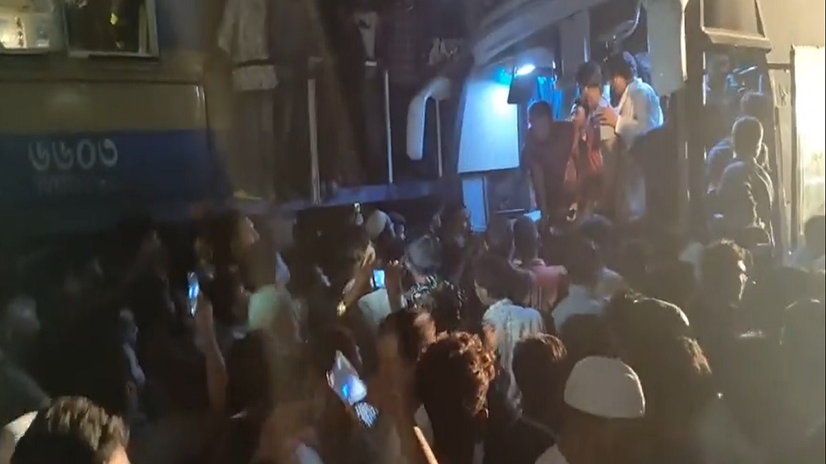 মালিবাগ রেলগেটে বাস-ট্রেন সংঘর্ষ