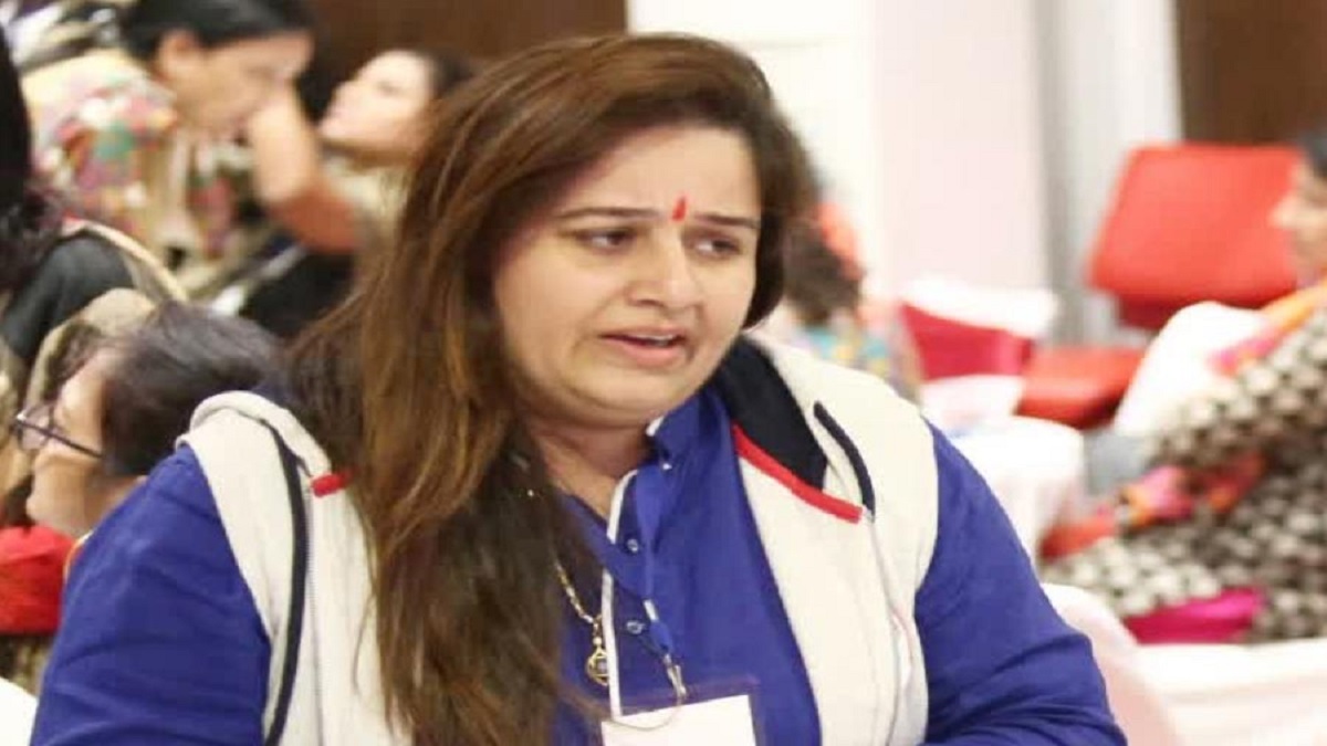 গুজরাটে মদ পাচারের অভিযোগে কংগ্রেস নেত্রী গ্রেফতার