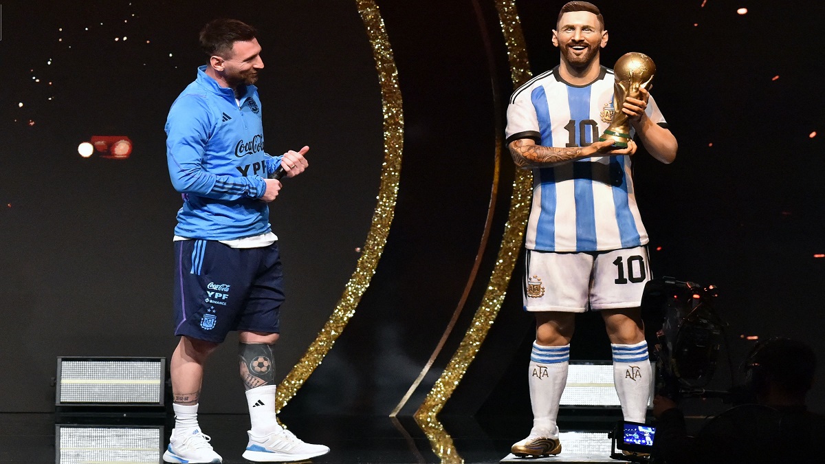 কনমেবল জাদুঘরে পেলে-ম্যারাডোনার পাশে মেসির ভাস্কর্য