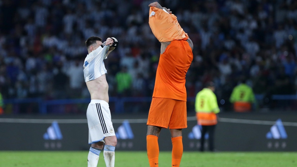 মেসির জার্সিতে স্বপ্ন পূরণ কুরাসাও গোলরক্ষকের