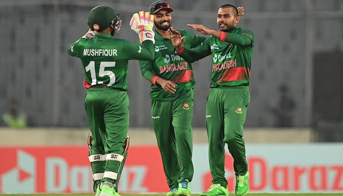 মিরাজের হাতে ৫ম উইকেটের পতন, পেন্ডুলামের মতো দুলছে ম্যাচ