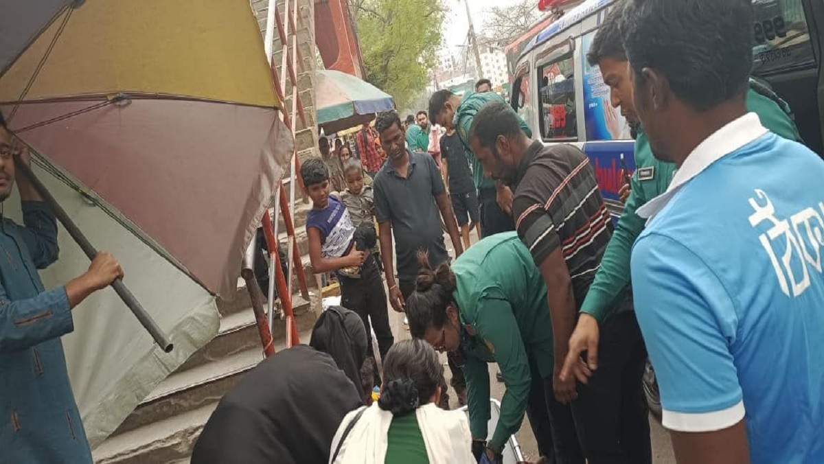 সার্জেন্ট মোর্শেদার সহায়তায় রাস্তাতেই সন্তান জন্ম দিলেন মা