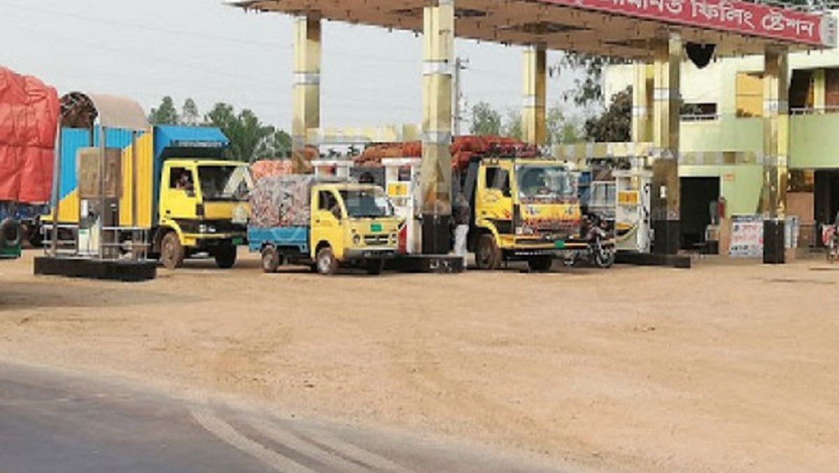 মুগদায় গ্যাস নেয়ার সময় ট্রাকের সিলিন্ডার বিস্ফোরণে যুবকের মৃত্যু