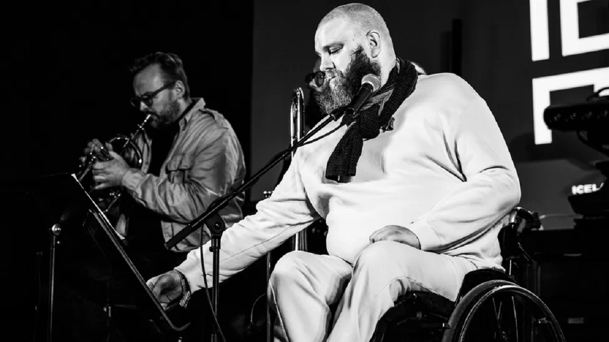 ছাঁটাইকৃত কর্মীর কাছে ক্ষমা চাইলেন ইলন মাস্ক