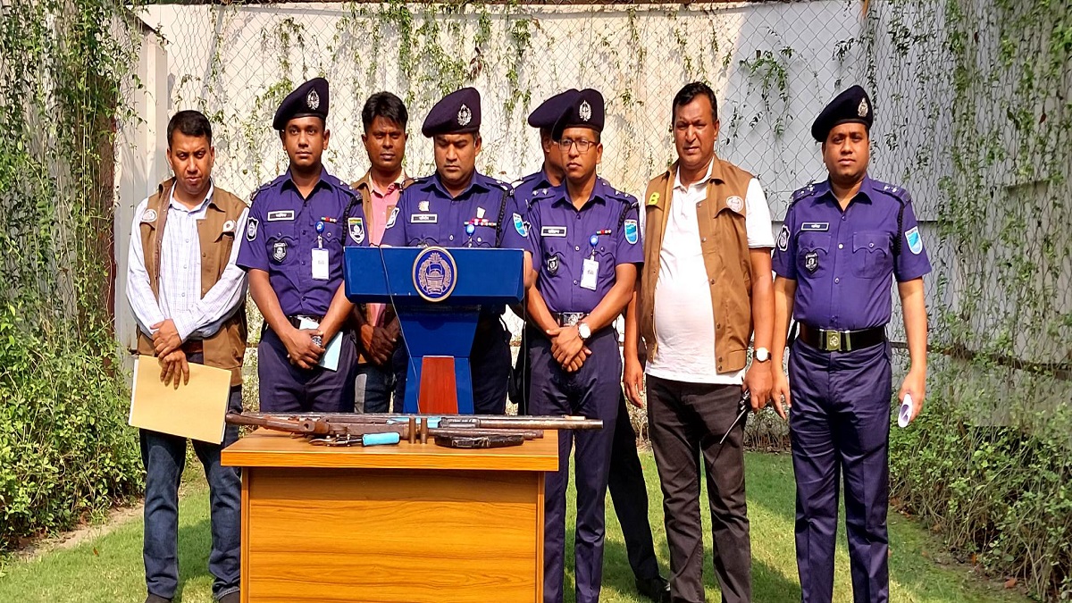 নরসিংদীতে অস্ত্রসহ আন্তঃজেলা ডাকাত চক্রের ৫ সদস্য গ্রেফতার