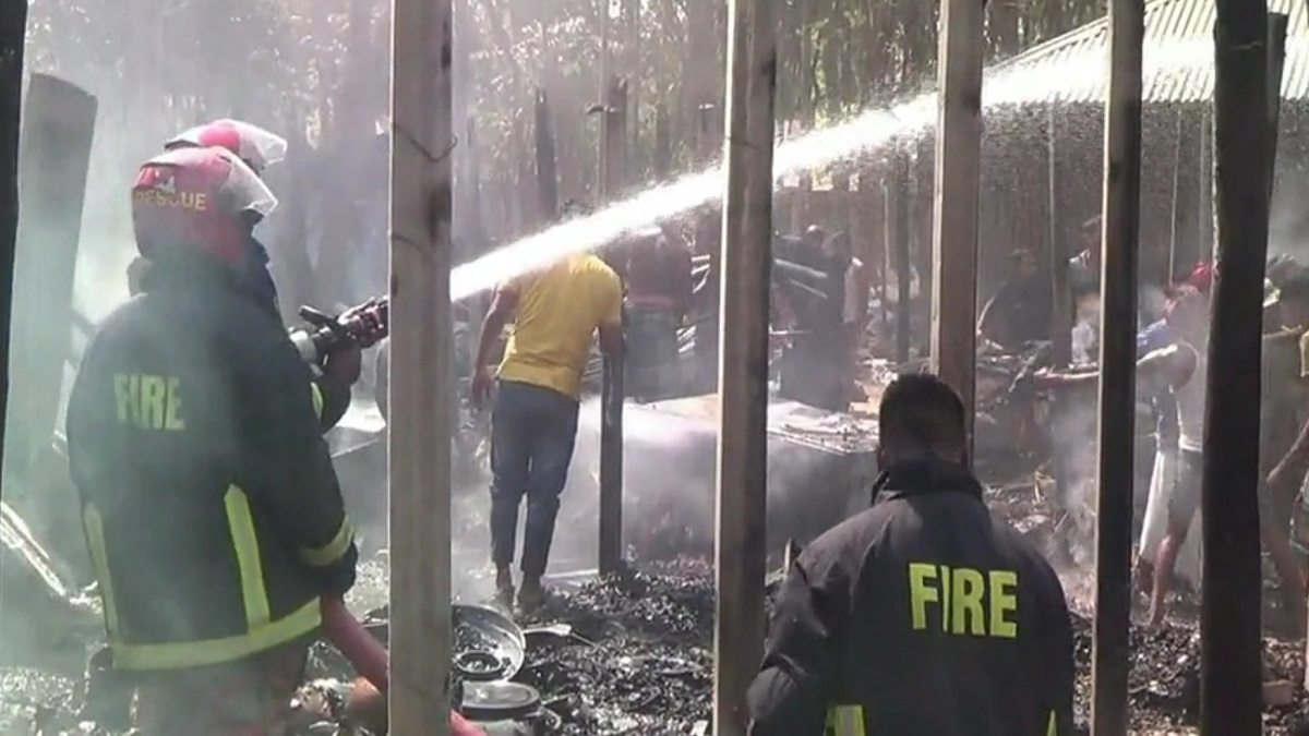 নাটোরে আগুনে ভস্মীভূত ৬ বাড়ি, নিহত ১